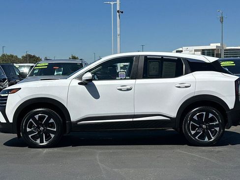Used 2025 Nissan Kicks SV AWD/4WD image 7