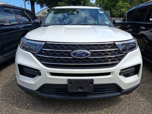 Used 2024 Ford Explorer XLT AWD/4WD image 2