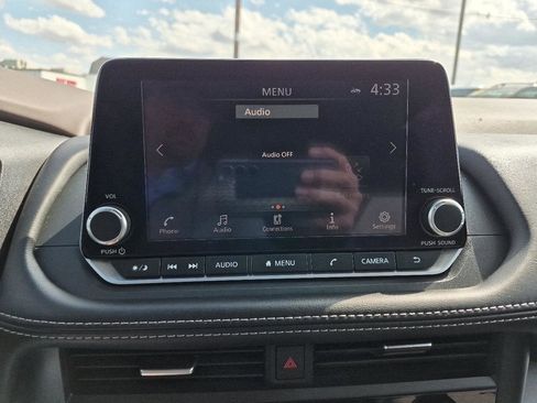 Used 2023 Nissan Rogue SV AWD/4WD image 19