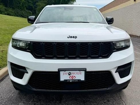 Used 2023 Jeep Grand Cherokee Altitude AWD/4WD image 5