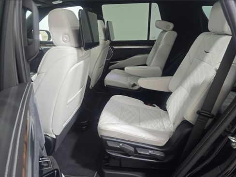 Used 2026 Cadillac Escalade Platinum Sport w/ LPO, ONYX Package AWD/4WD image 4