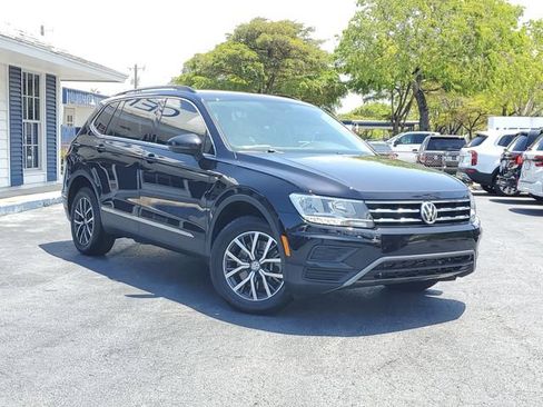 Used 2020 Volkswagen Tiguan SE w/ Panoramic Sunroof Package FWD image 32