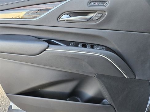 Used 2023 Cadillac Escalade ESV Premium Luxury image 30