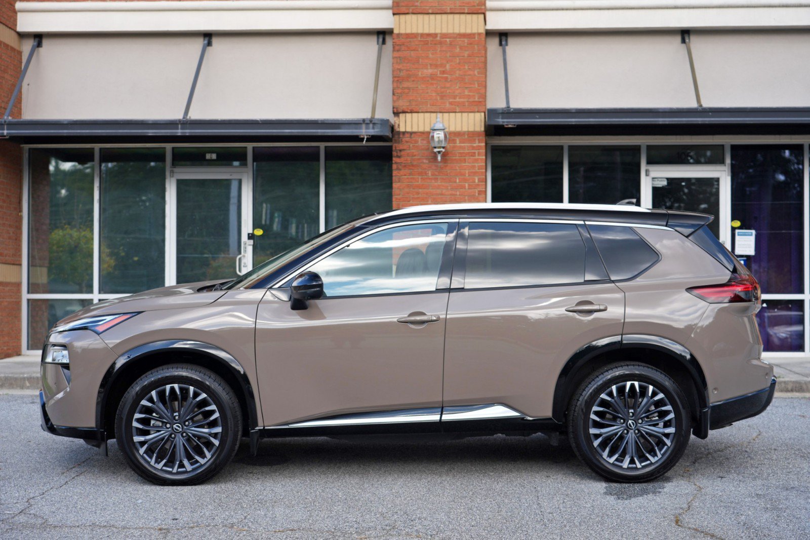 Used 2024 Nissan Rogue Platinum w/ Platinum Premium Package FWD image 48