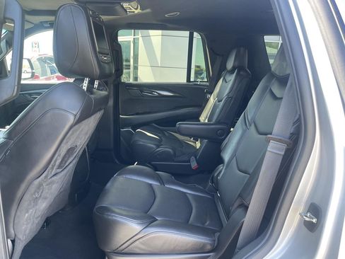 Used 2019 Cadillac Escalade Platinum image 16