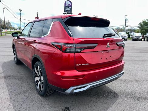 New 2025 Mitsubishi Outlander SE image 3
