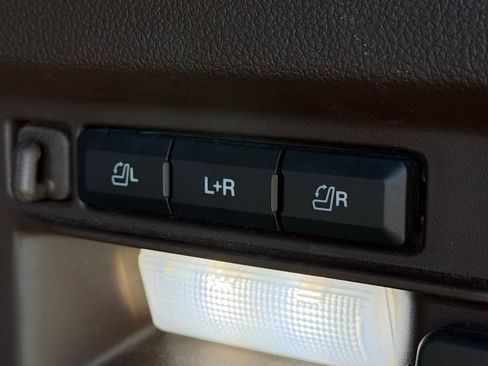 Used 2021 Ford Explorer King Ranch w/ Premium Technology Package image 28