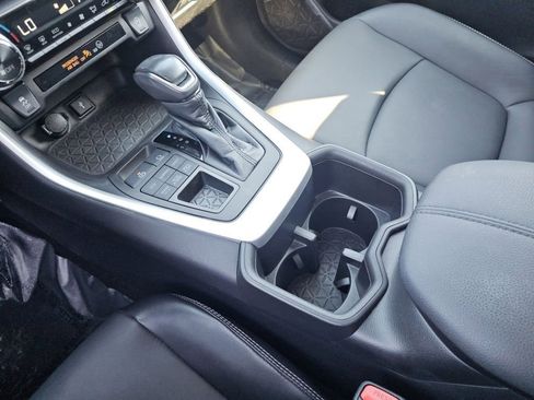 Used 2022 Toyota RAV4 XLE Premium AWD/4WD image 33
