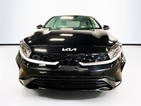 Used 2023 Kia Forte LXS w/ LXS Technology Package image 2