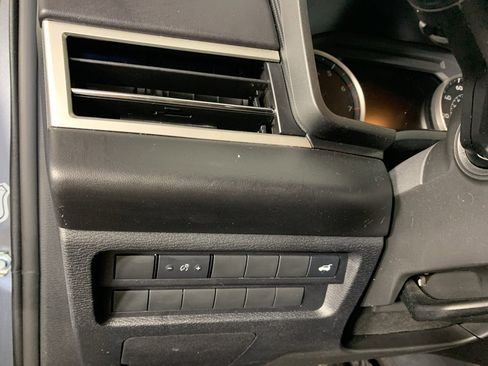 Used 2024 Mitsubishi Outlander SE image 16