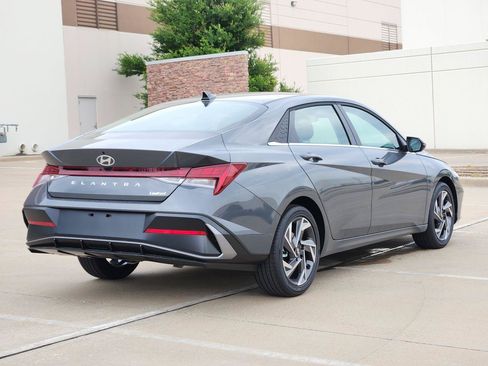 New 2026 Hyundai Elantra Limited FWD image 4