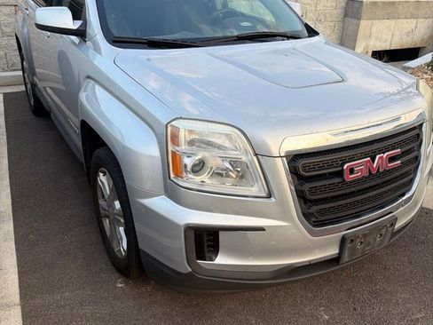 Used 2017 GMC Terrain SLE FWD image 2