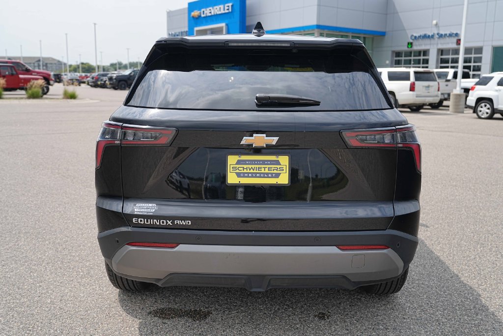 Used 2026 Chevrolet Equinox LT AWD/4WD image 8