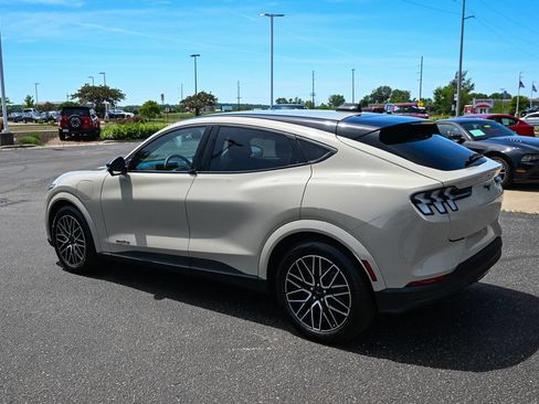 Certified 2025 Ford Mustang Mach-E Premium AWD/4WD image 7