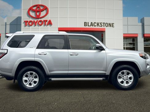 Certified 2018 Toyota 4Runner SR5 Premium AWD/4WD image 2