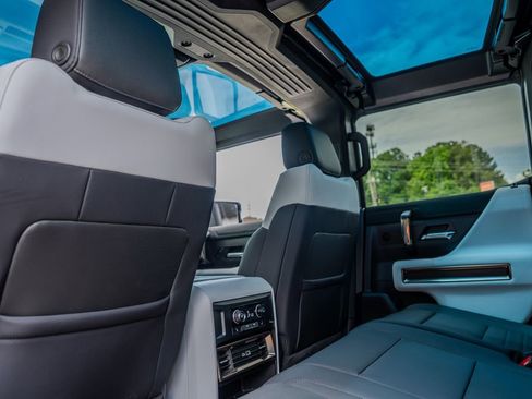 Used 2025 GMC Hummer EV 3X w/ LPO, Illumination Package AWD/4WD image 21