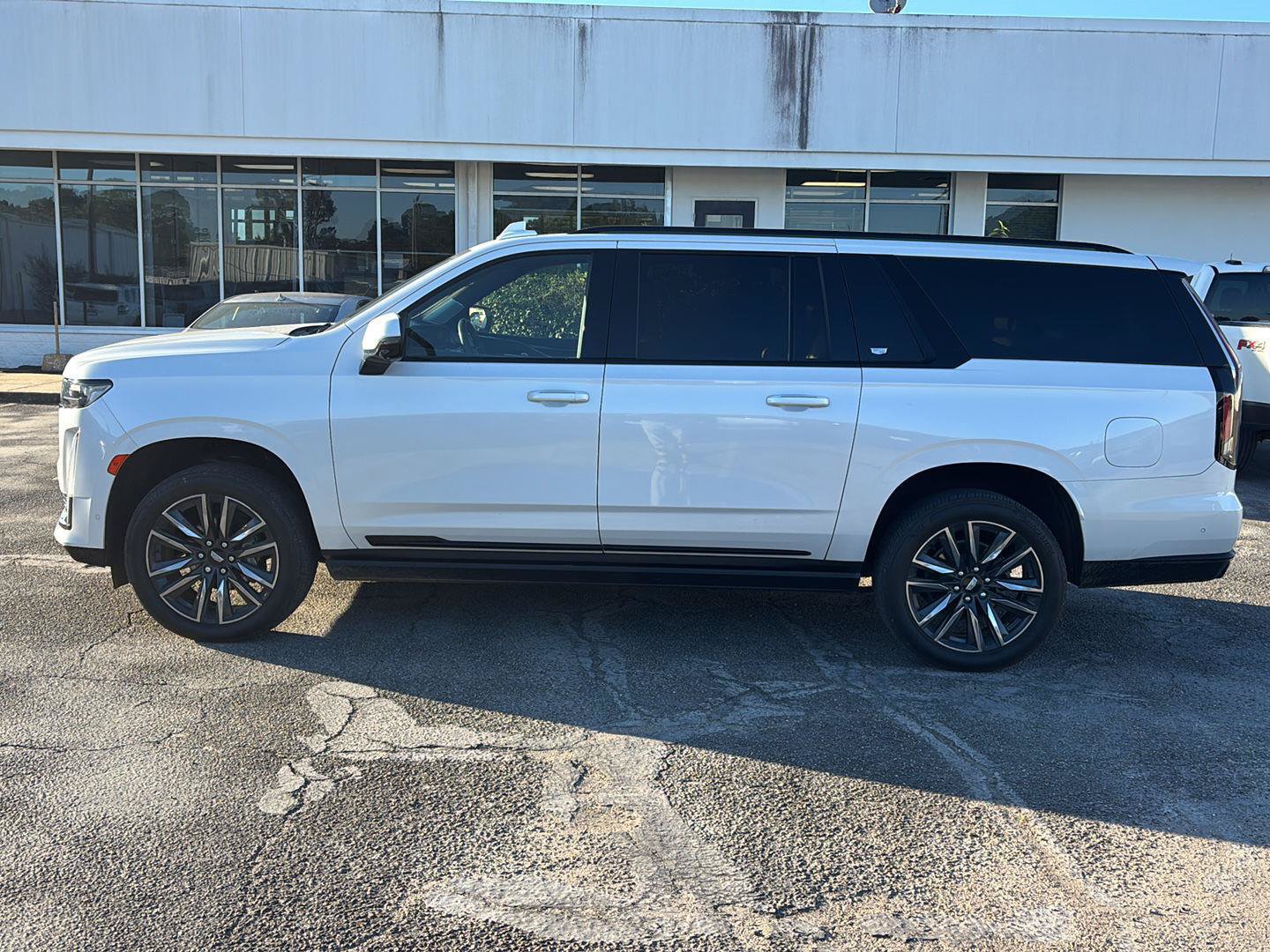Used 2023 Cadillac Escalade ESV Sport w/ Touring Package AWD/4WD image 4