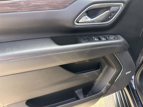 Used 2024 Chevrolet Suburban LT image 20