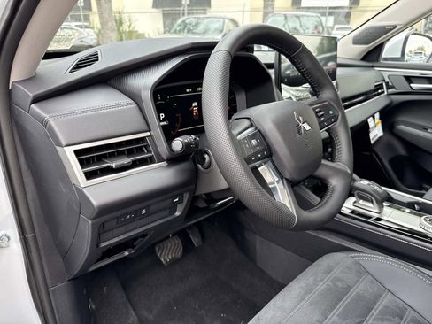 New 2026 Mitsubishi Outlander SE FWD image 21