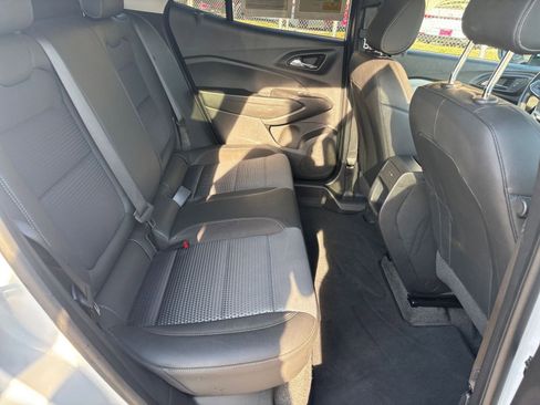 Used 2025 Chevrolet Trax LT w/ LT Convenience Package image 24