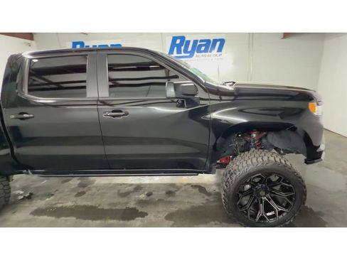 Used 2022 Chevrolet Silverado 1500 RST image 2