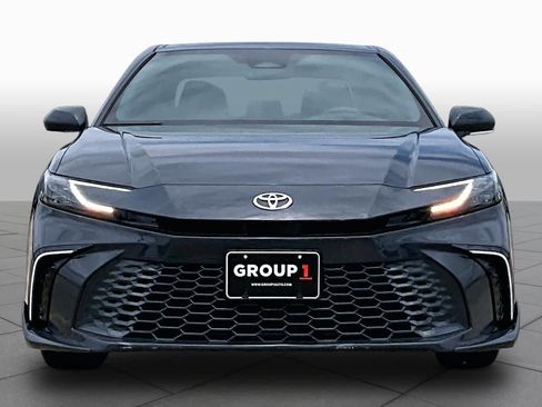 Used 2025 Toyota Camry XSE FWD image 4