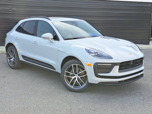 Used 2026 Porsche Macan AWD/4WD image 9