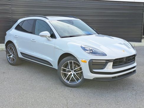 Used 2026 Porsche Macan AWD/4WD image 9