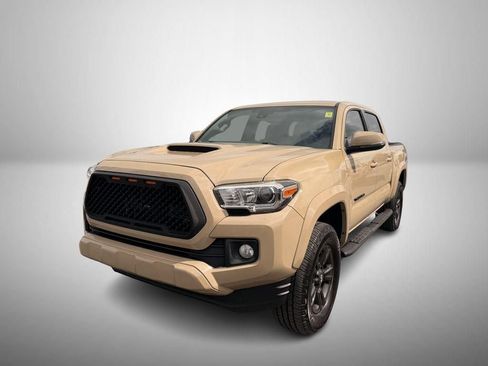 Used 2019 Toyota Tacoma TRD Sport w/ Technology Package RWD image 2