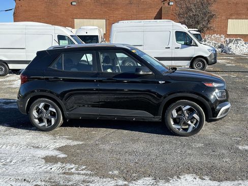 Certified 2023 Hyundai Venue SEL image 9