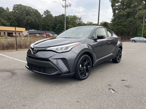 Used 2022 Toyota C-HR XLE image 2