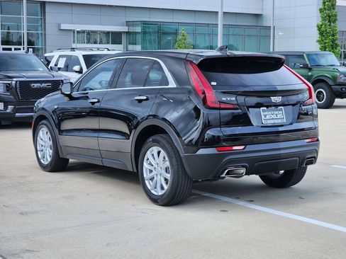 Used 2021 Cadillac XT4 Luxury w/ Cold Weather Package FWD image 5