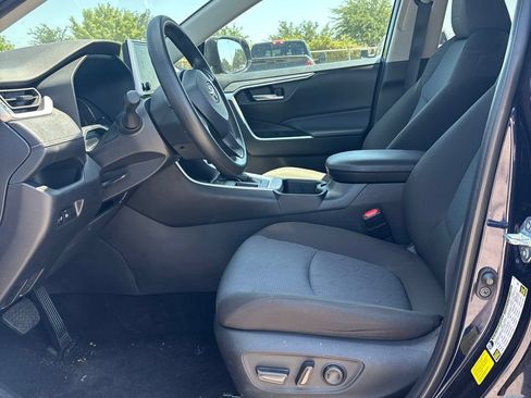 Used 2025 Toyota RAV4 XLE FWD image 7