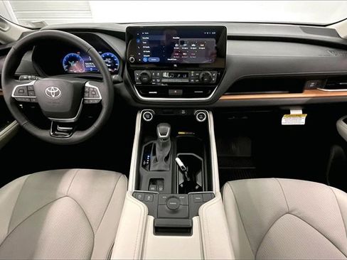 Used 2026 Toyota Grand Highlander Limited image 15