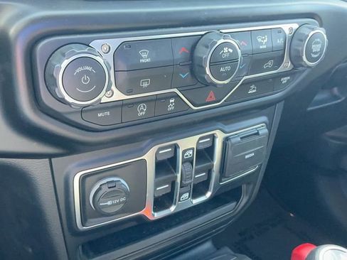 Used 2021 Jeep Gladiator Willys image 22