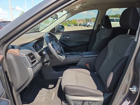 Used 2023 Nissan Rogue SV FWD image 10