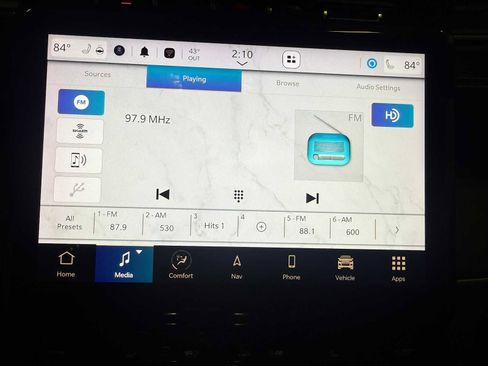 Used 2024 Jeep Grand Cherokee Limited w/ Luxury Tech Group II image 31