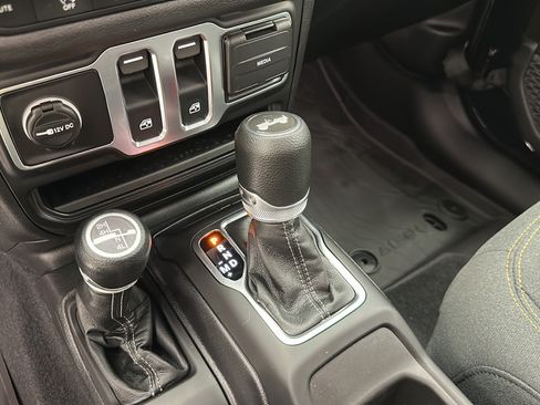 Used 2025 Jeep Wrangler Sport AWD/4WD image 17