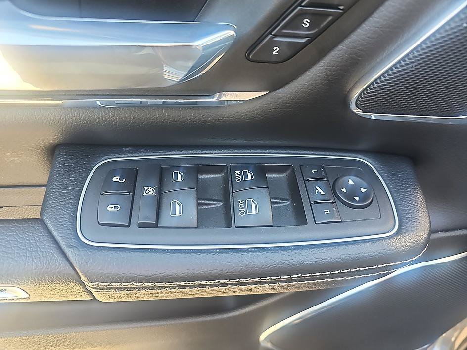 Used 2024 RAM 1500 Laramie AWD/4WD image 13