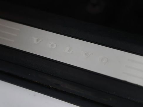 Used 2021 Volvo XC60 T6 Momentum image 26