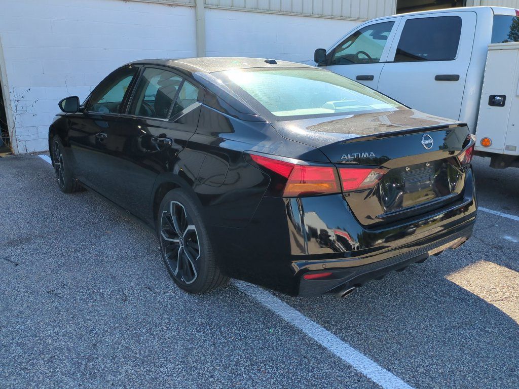 Used 2025 Nissan Altima 2.5 SR FWD image 2