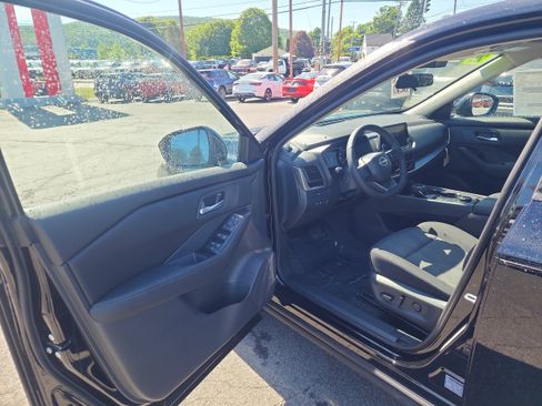 New 2026 Nissan Rogue SV w/ Cold Weather Package AWD/4WD image 10