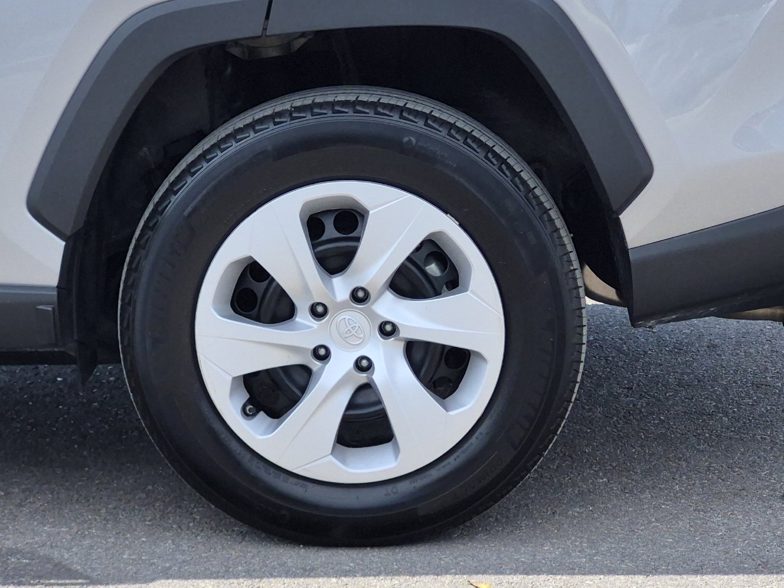 Certified 2025 Toyota RAV4 LE AWD/4WD image 22