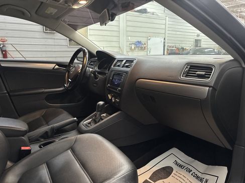 Used 2017 Volkswagen Jetta SE image 26