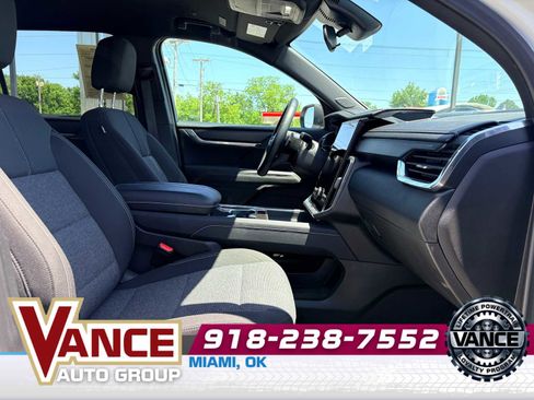 Used 2025 GMC Acadia Elevation FWD image 22