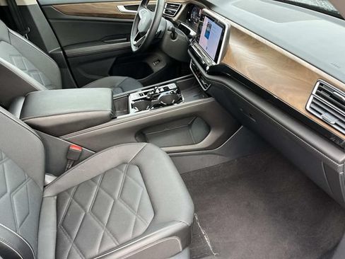 Used 2025 Volkswagen Atlas SE AWD/4WD image 22