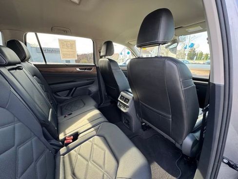 Used 2024 Volkswagen Atlas SE AWD/4WD image 25