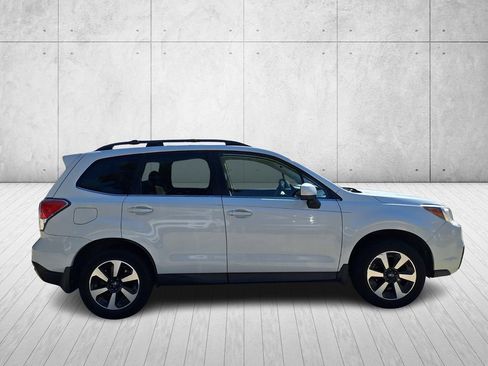 Used 2017 Subaru Forester 2.5i Limited image 4