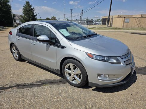 Used 2011 Chevrolet Volt Premium w/ Premium Trim Package FWD image 9
