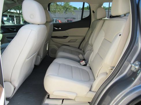 Used 2021 GMC Acadia Denali w/ Denali Technology Package FWD image 37